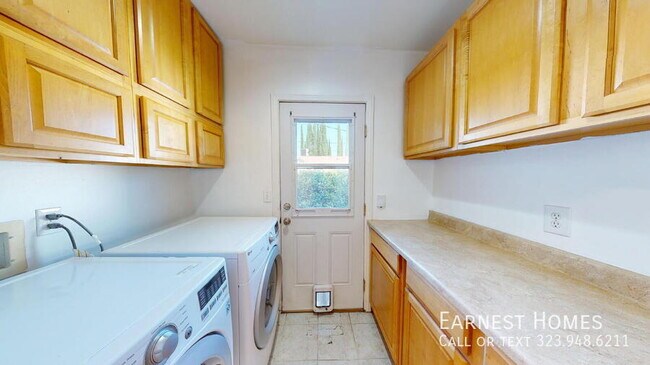Building Photo - 14338 Califa St