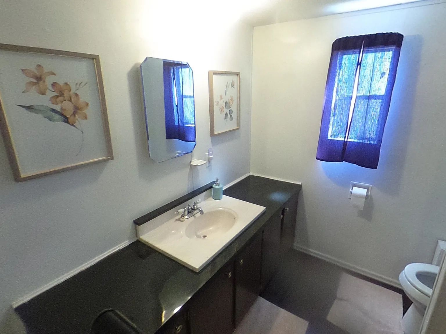 Building Photo - 204 Royal St