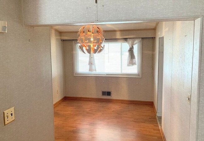 Building Photo - 3 Bedroom Semi-Detached house