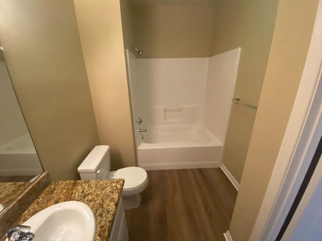 Building Photo - r0299