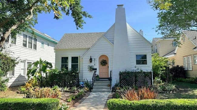 Building Photo - 316 18th Ave NE