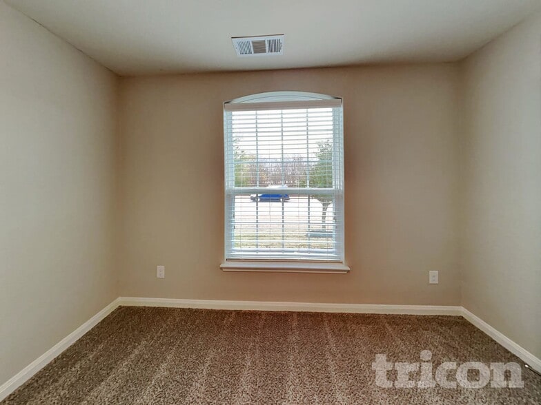 Building Photo - 224 Cottonwood Dr