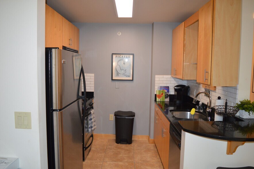 Building Photo - 333 W Mifflin St