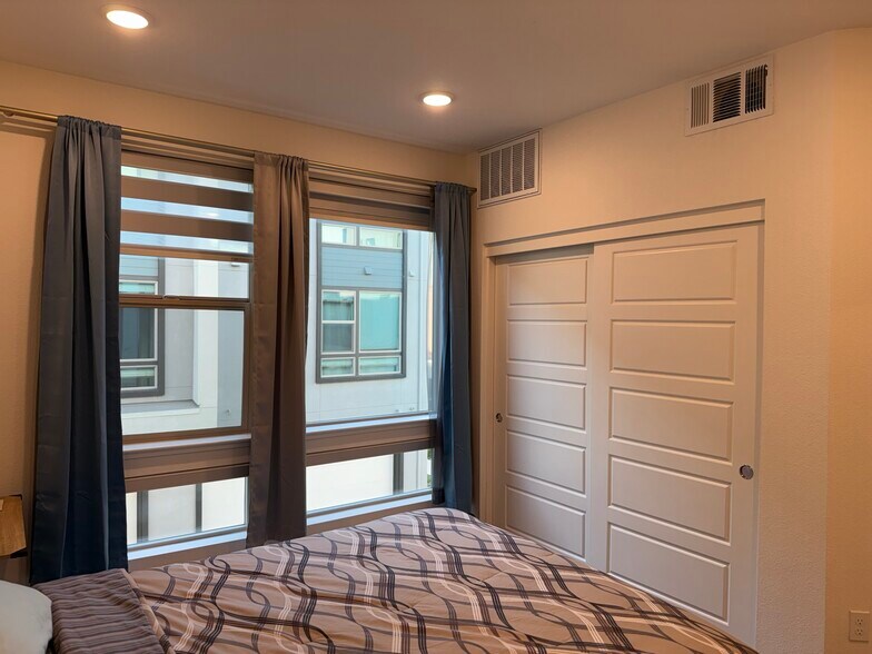 Building Photo - 6634 Optimum Loop