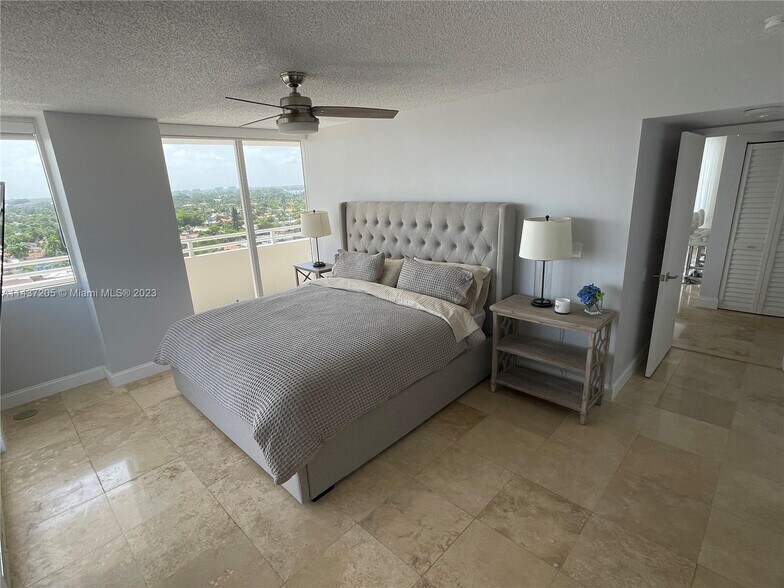 Building Photo - 8911 Collins Ave