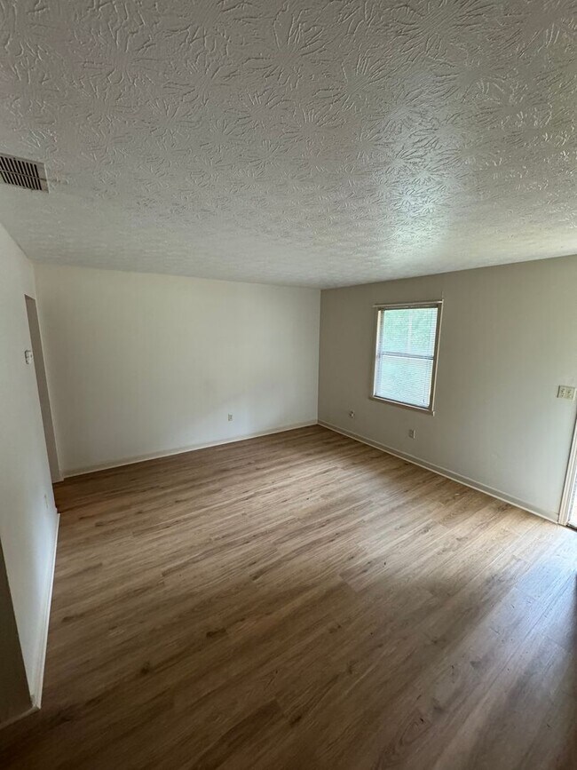 Building Photo - 1807-1807 Cedar Shoals Dr