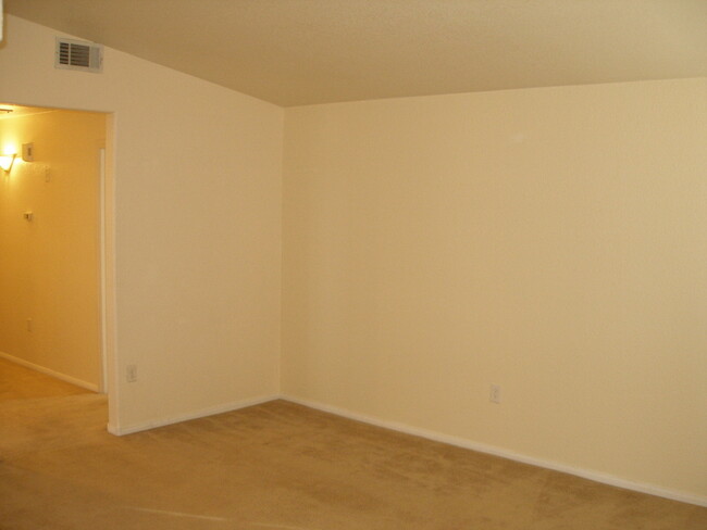 Building Photo - Henderson two bedroom unit for only $1295!