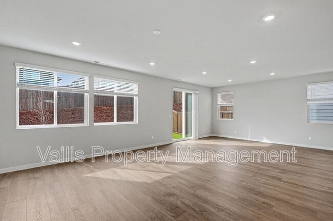 Building Photo - 2618 Mount St Helens Ave SE