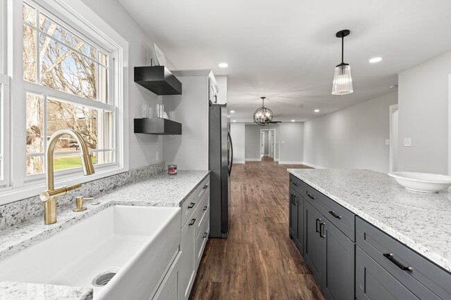 Building Photo - 102 Dogwood Ln