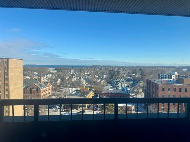 Building Photo - 77 Adams St