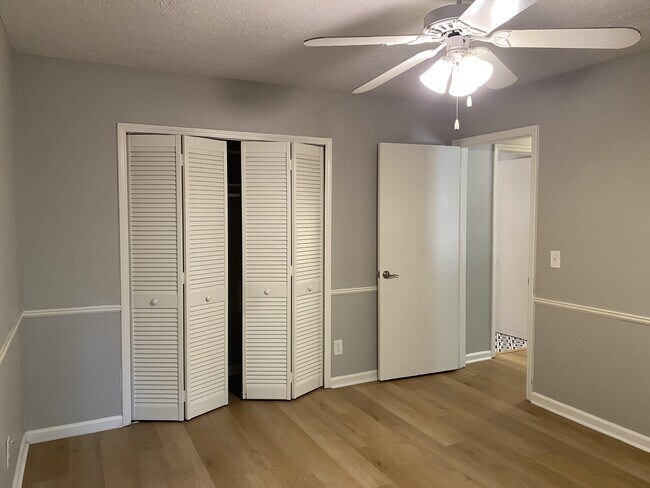 Building Photo - 136 Quail Hollow Dr