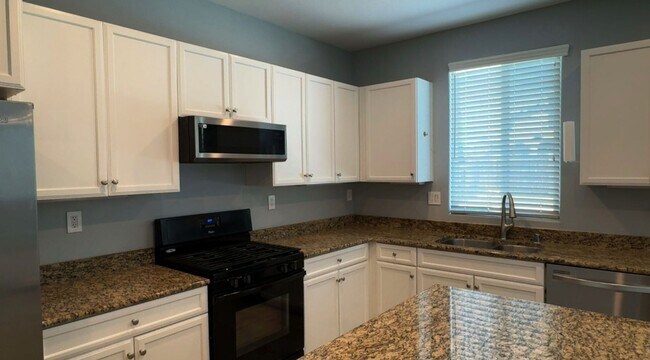 Building Photo - Move in Special! 2 Weeks free!  Home for R...