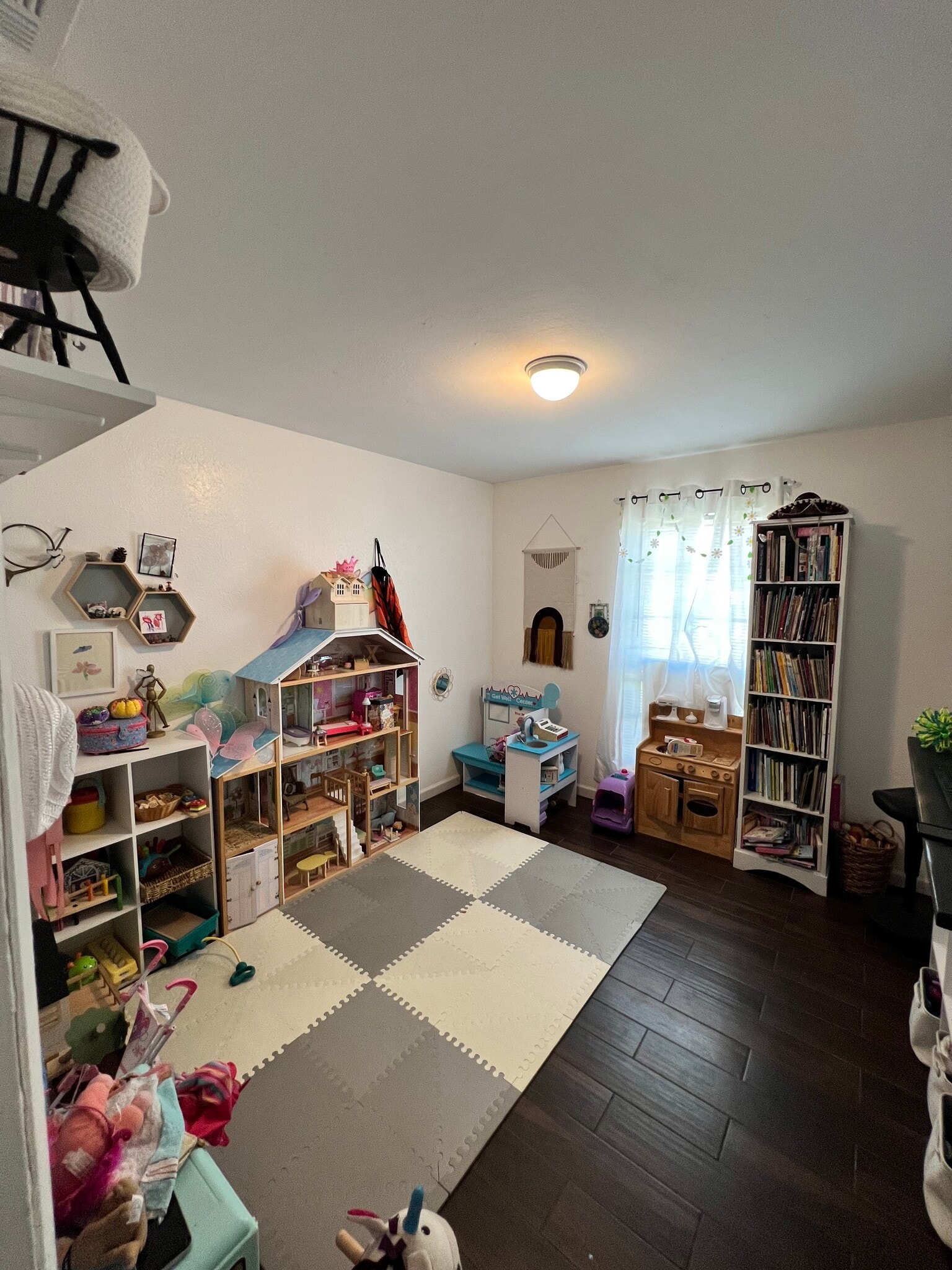 Building Photo - 110 Hastings Ct