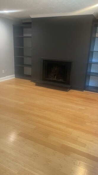 Building Photo - 903 Summit North Dr NE