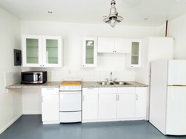 Building Photo - 6713 Murietta Ave
