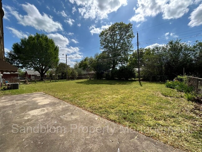 Building Photo - FOR LEASE | Tulsa | $1250 Rent