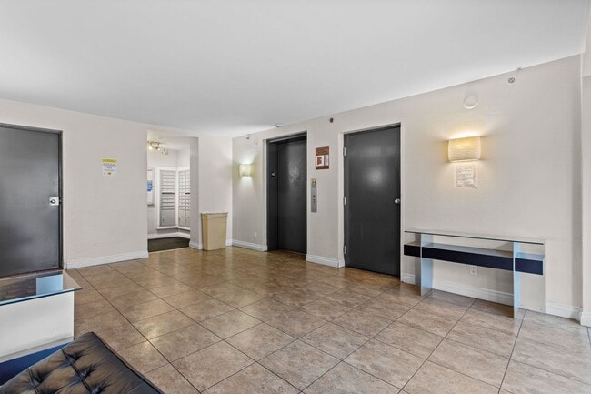 Building Photo - Fully Furnished 2-Bedroom Condo with Balcony – The Met, Woodland Hills