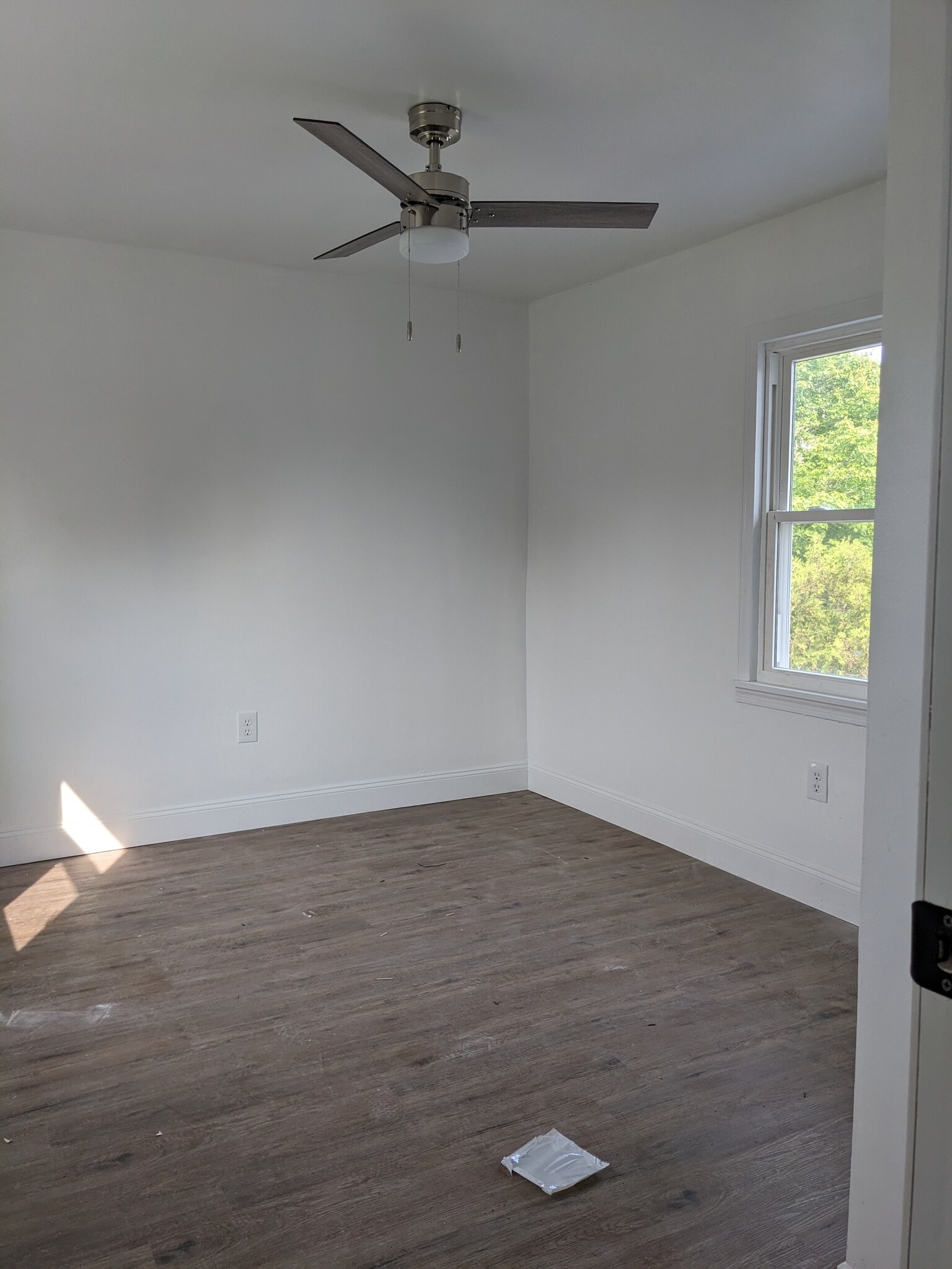 Back Bedroom - 932 Main St