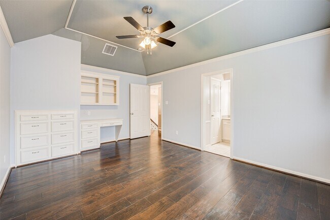 Building Photo - 11 E Wedgemere Cir