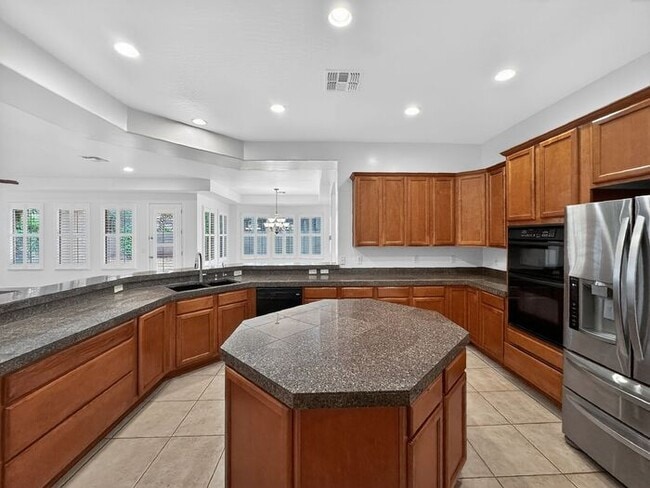 Building Photo - Spacious 3 car garage home at Paseo Trail!