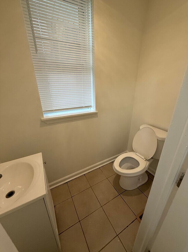 Building Photo - Reasonably priced three bedroom in West Ph...