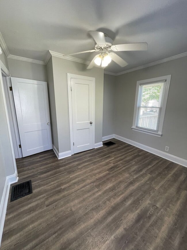 Building Photo - SINGLE FAMILY HOME Available August 1st!