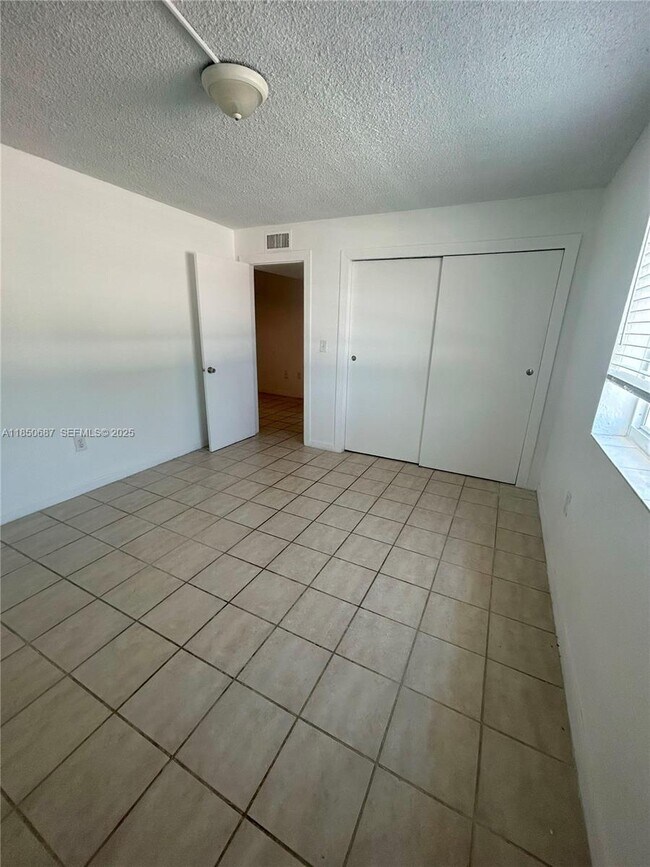 Building Photo - 5814 NE 4th Ct