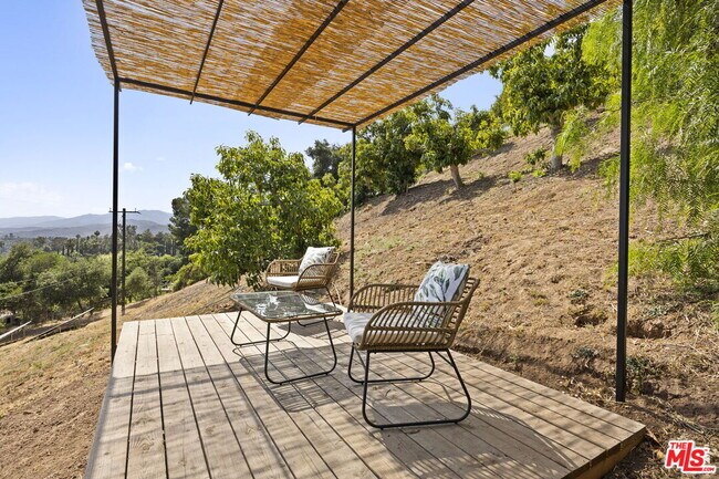 Building Photo - 1131 Rancho Dr
