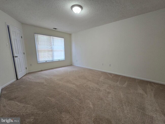 Building Photo - 23 Lordship Ln