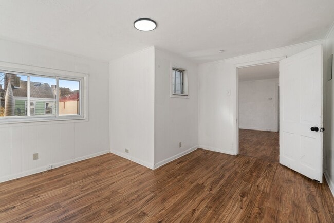 Building Photo - MOVE IN SPECIAL! SCORE HALF OFF 1ST MONTH'...