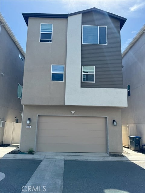 Building Photo - 913 E 2nd St