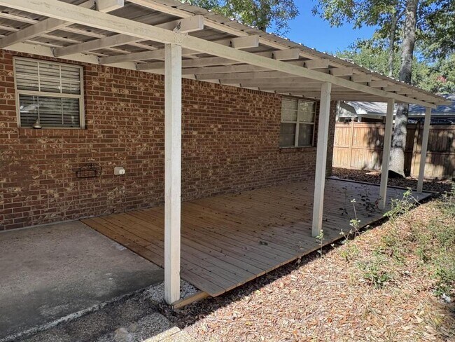 Building Photo - 1508 Beachview Dr