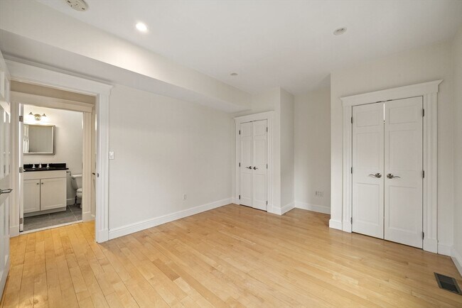 Building Photo - 2536 Massachusetts Ave