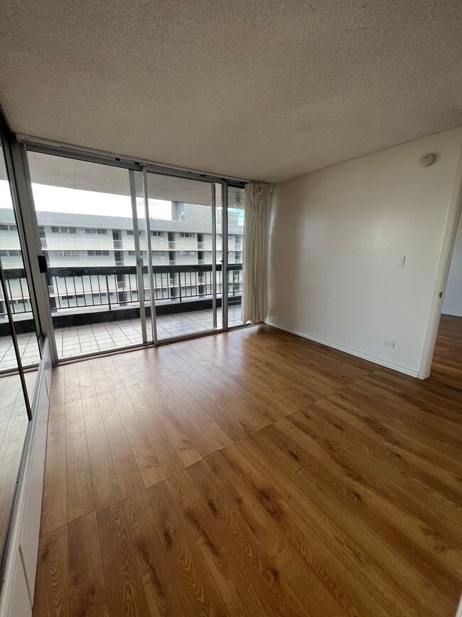 Building Photo - A/C. Ocean/City view. Covered Lanai. Swimm...