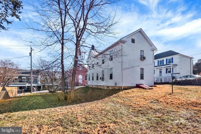 Building Photo - 4300 Main St