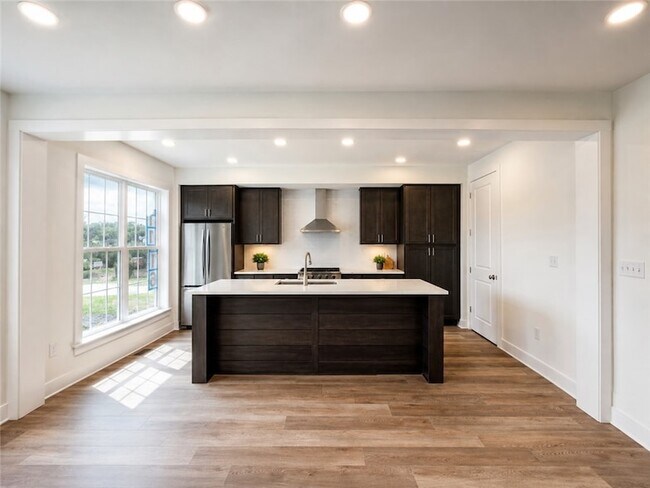 Building Photo - 307 Palisade Wy