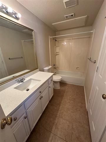 Building Photo - 2400 Southlake Ct