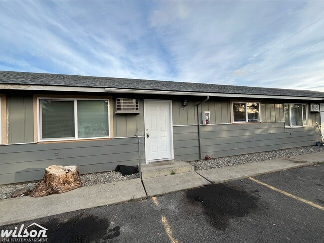 Building Photo - 408 W Pierce St