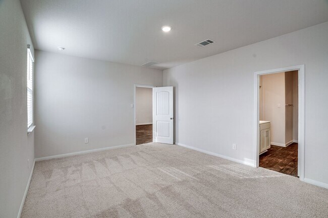 Building Photo - 152 Docile Lp