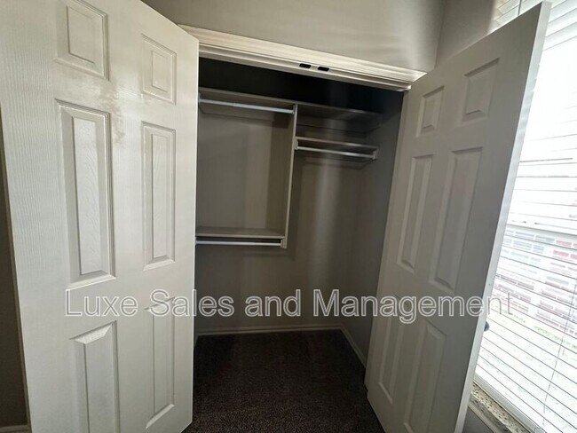 Building Photo - 1316 Garden Gate Dr
