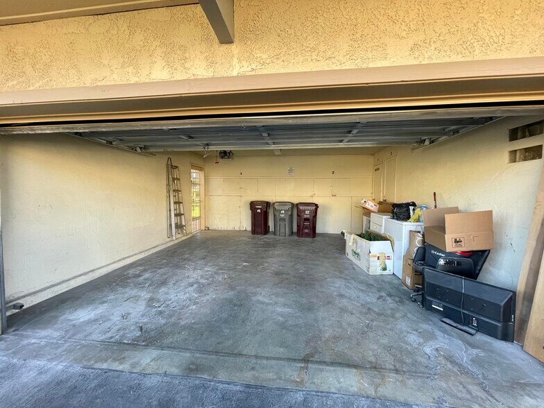 Building Photo - 72701 Willow St