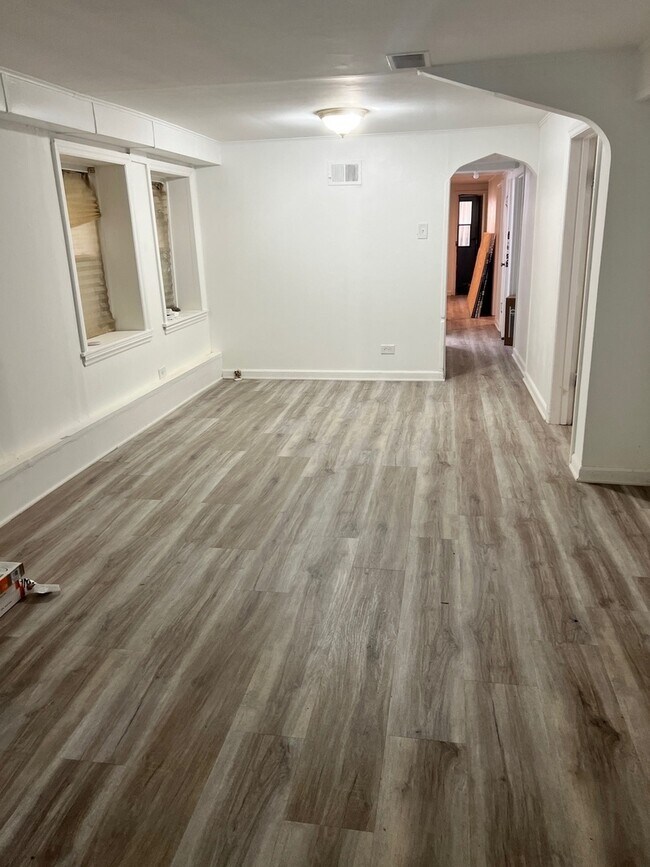 Building Photo - 3938 N Christiana Ave