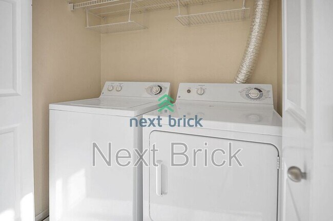 Building Photo - 1138 N 198th St