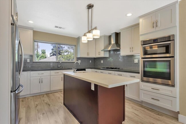 Building Photo - Wow! What a Great Home! SHORT TERM LEASE T...