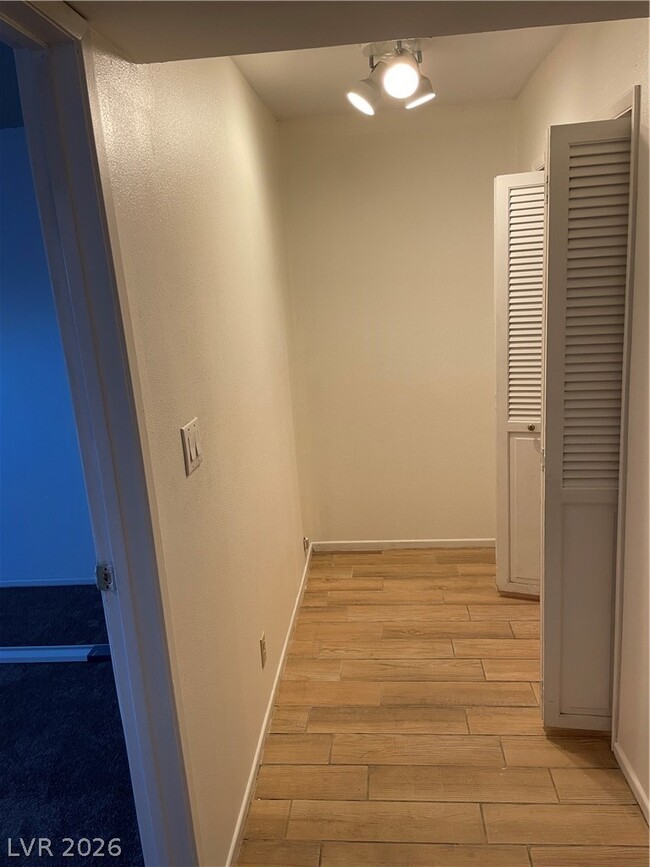 Building Photo - 6108 Fawn Cir