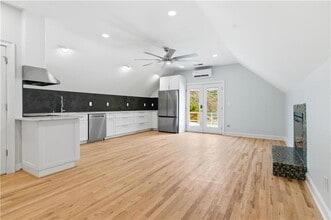 Building Photo - 850 Ormewood Ave SE