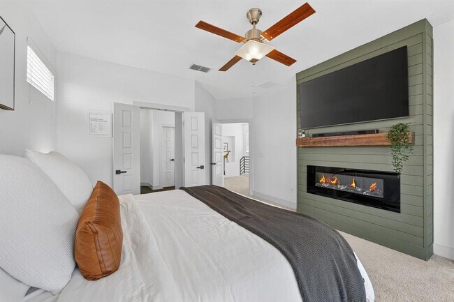 Building Photo - 2206 Hermia St