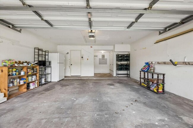 Building Photo - 2609 Monarch Dr
