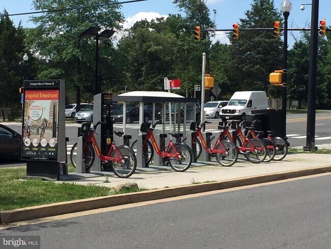 Building Photo - 2803 Arlington Blvd