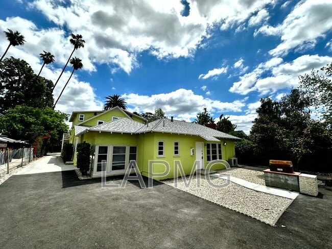 Primary Photo - 607-611 N. El Molino Avenue
